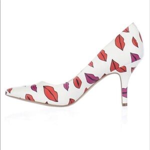 INC International Concepts Zitah Pink & Red Lips on White Pointed Pumps, Size 7
